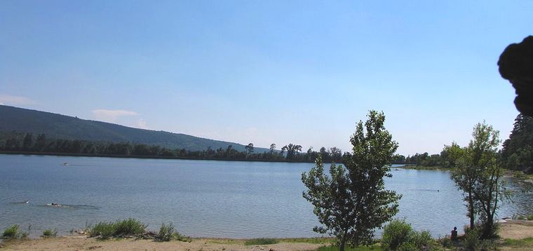 le lac de Saint-Ferréol (Source Wikimedia Commons)