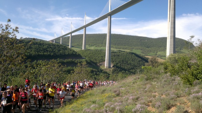 Sport autour du viaduc de Millau